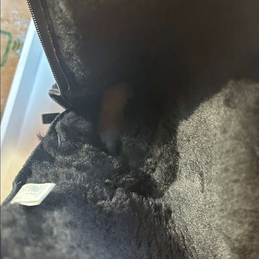 UGG | Cargo III w/Pockets 5918 Black Suede and Shearling Boots Womens Size 5 US - Picture 12 of 12